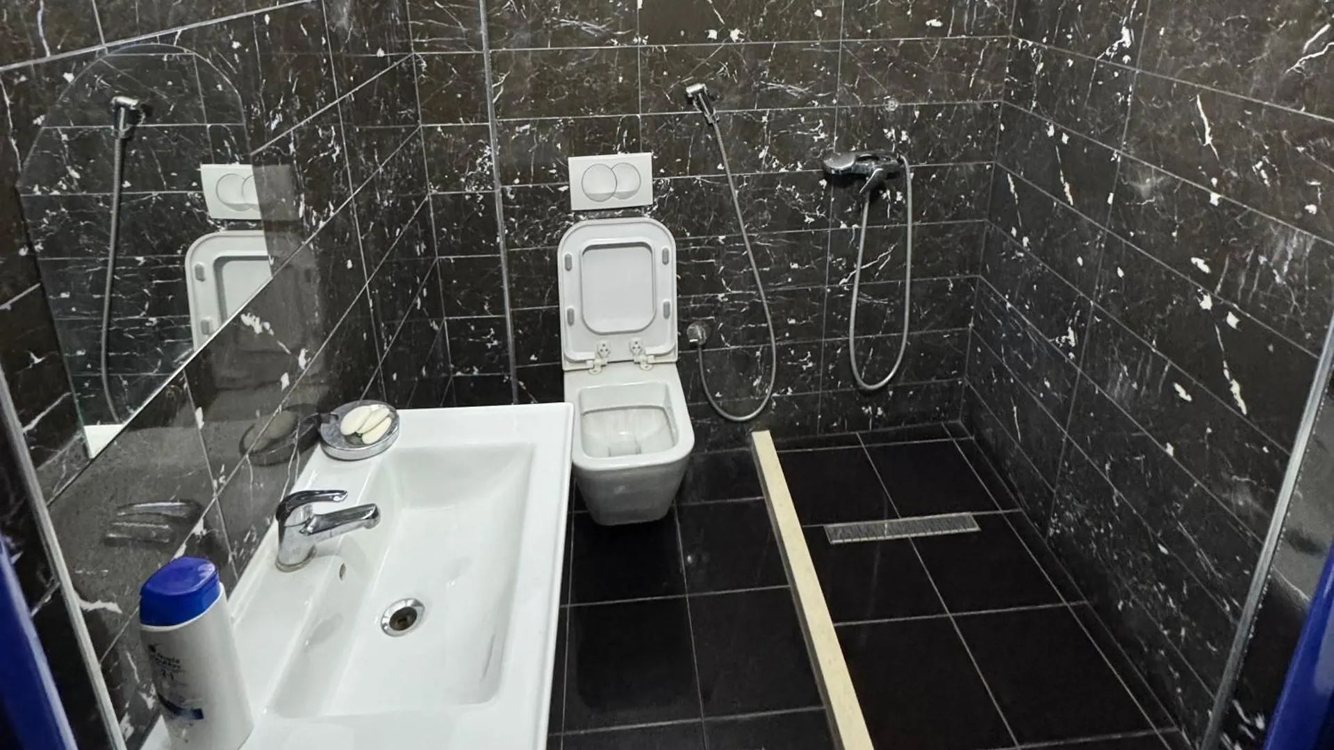 Hotel B&B Rrogozhine 0*,